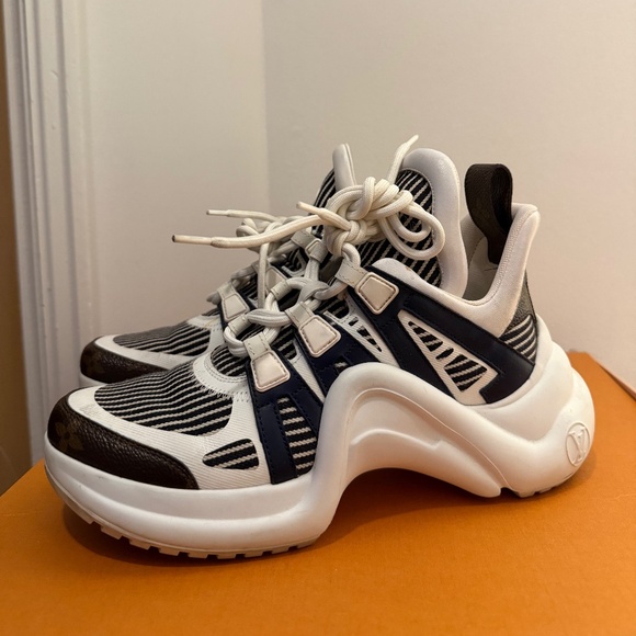 Louis Vuitton Patent Monogram Archlight Sneaker - Picture 1 of 9